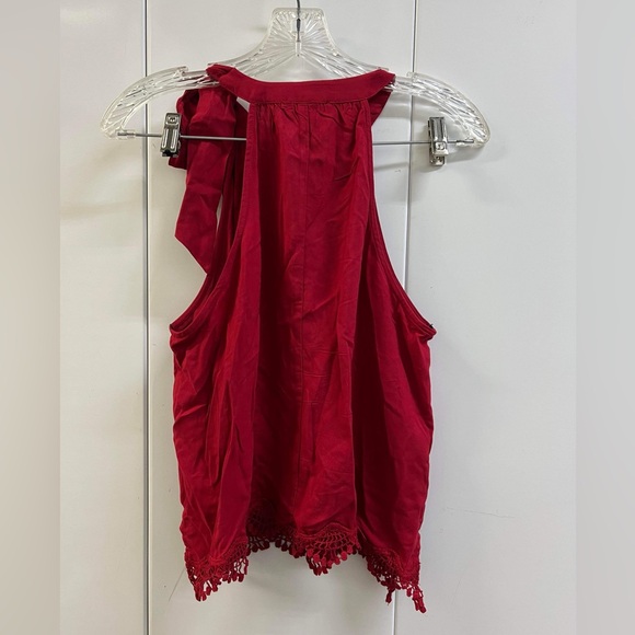 Excellent Condition Forever 21 Elegant Red Sleeveless Blouse - Picture 2 of 3